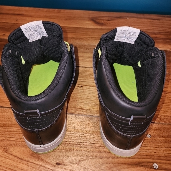 Nike Black and Neon Green Men's Shoes - Picture 7 of 15